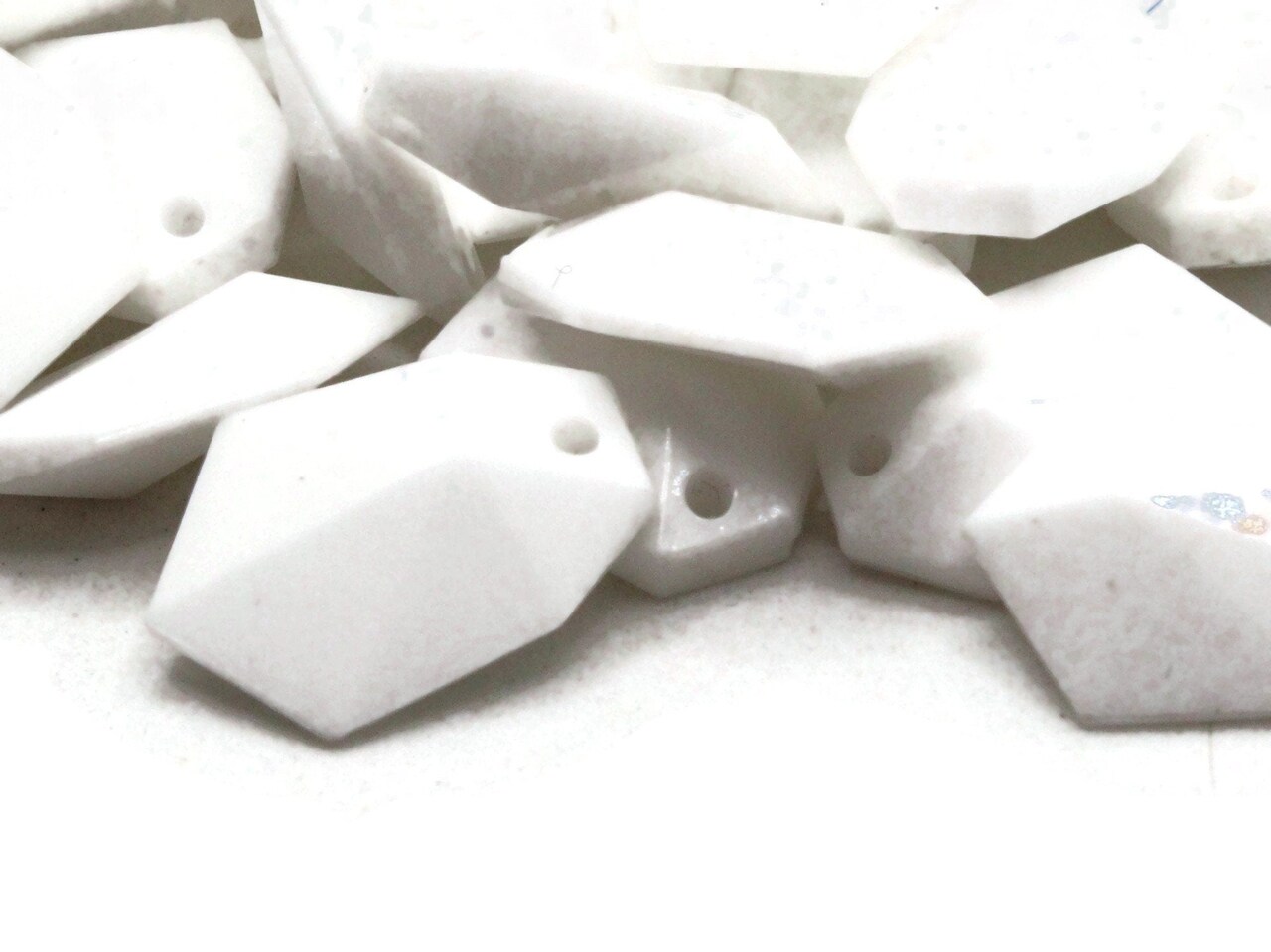 30 18mm White Vintage Plastic Flat Faceted Polygon Beads